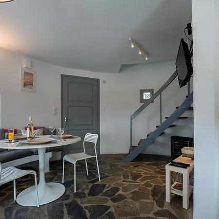 Nyaraló Anemos Windmill